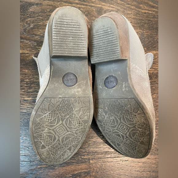 Me Too size 8 Booties - Picture 6 of 6